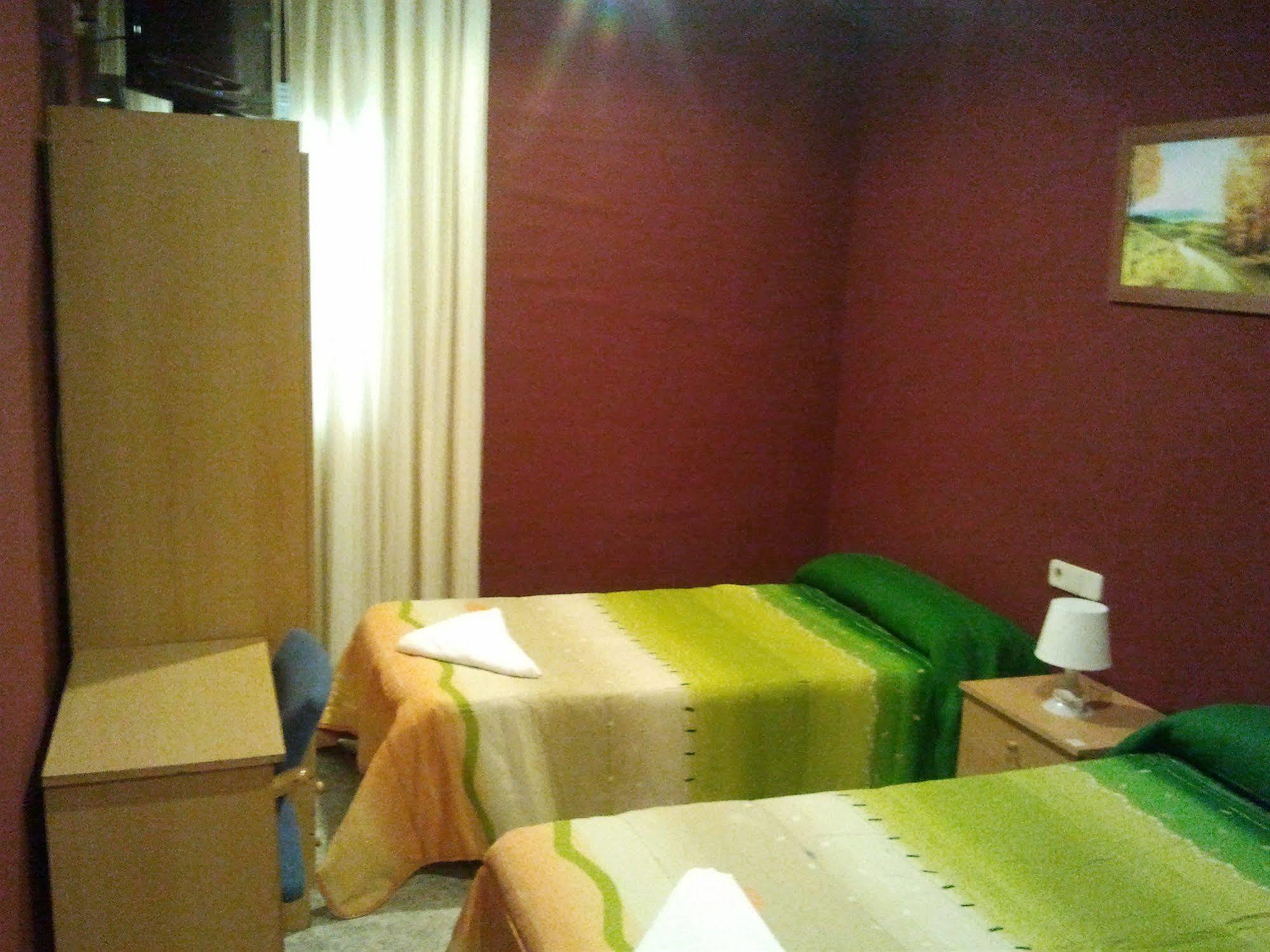 Hostal Emilio Barajas Madrid Luaran gambar