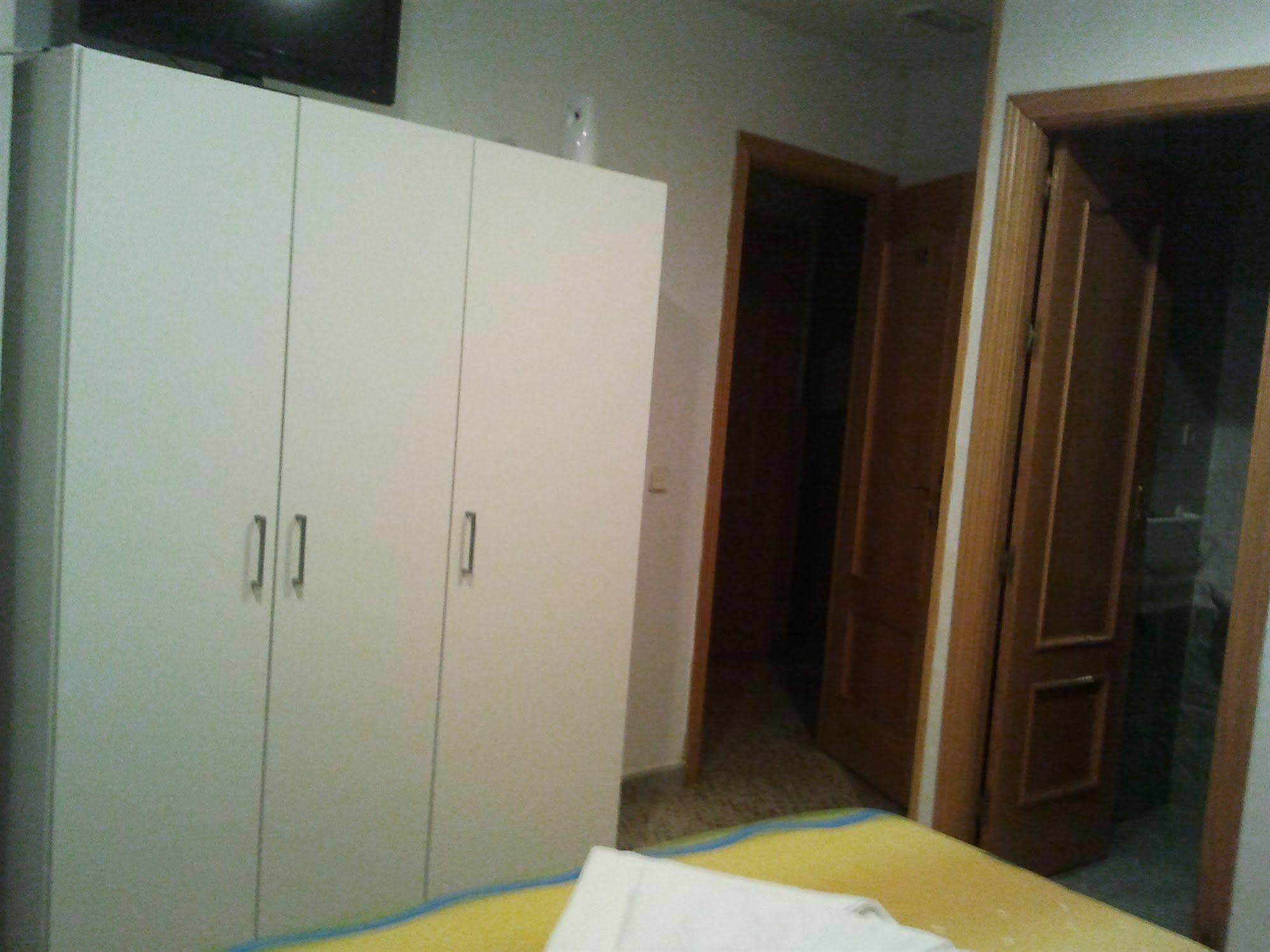 Hostal Emilio Barajas Madrid Luaran gambar