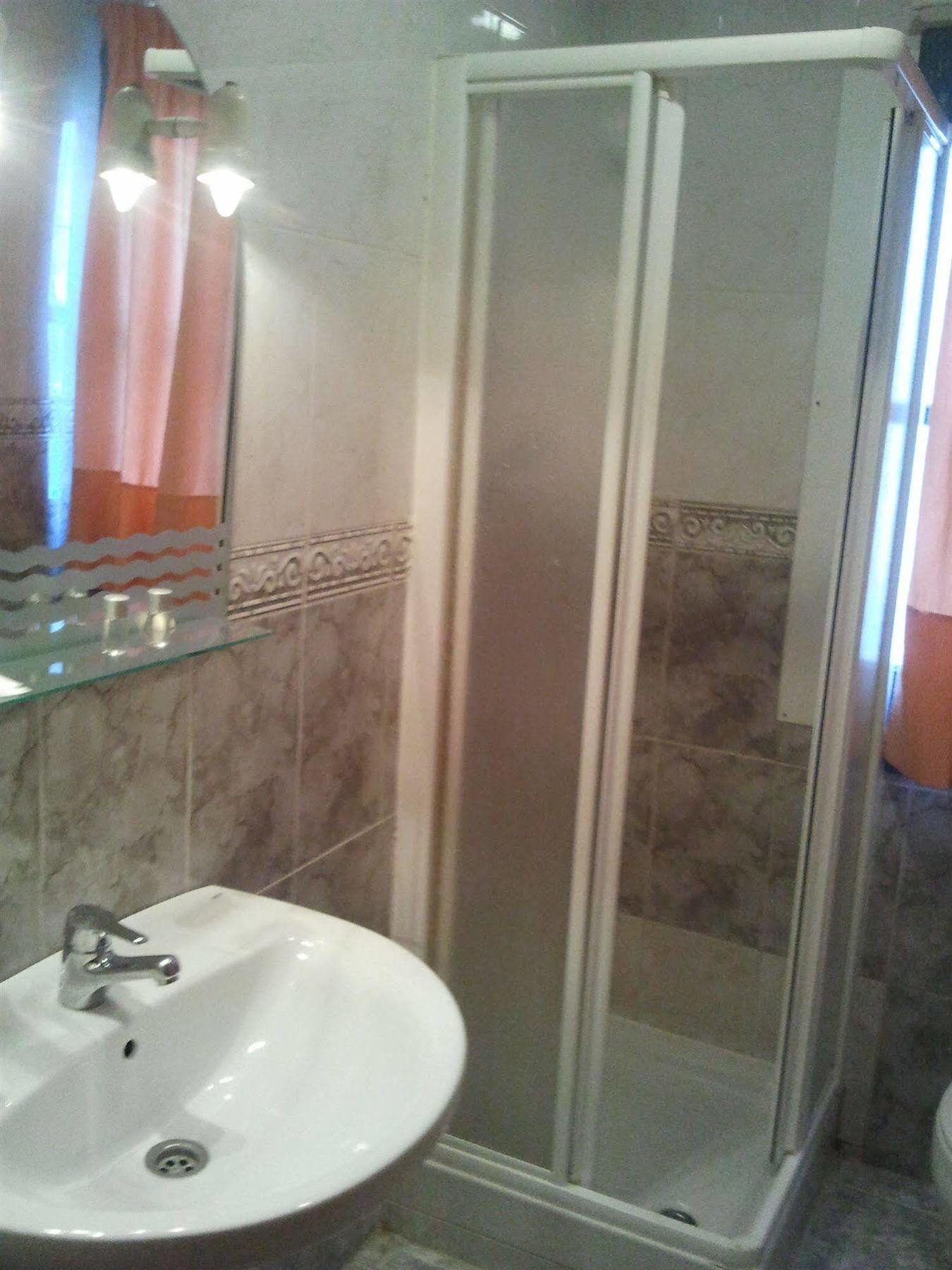 Hostal Emilio Barajas Madrid Luaran gambar